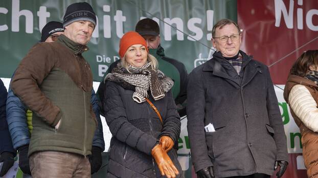 Thüringens Landwirtschaftsministerin Susanna Karawanskij und Ministerpräsdient Bodo Ramelow beim Bauernprotest in Erfurt, 8. Januar 2024