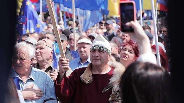 ​​​​​​​Teilnehmer*innen einer vom moldawischen Präsidenten Maia Sandu organisierten pro-europäischen Kundgebung in Chişinău, 21. Mai 2023.
